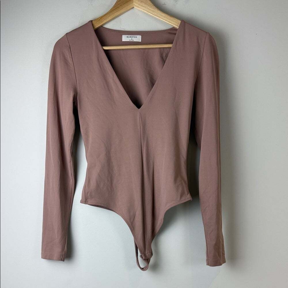 Babaton Contour V-neck Longsleeve V-neck bodysuit Size Medium